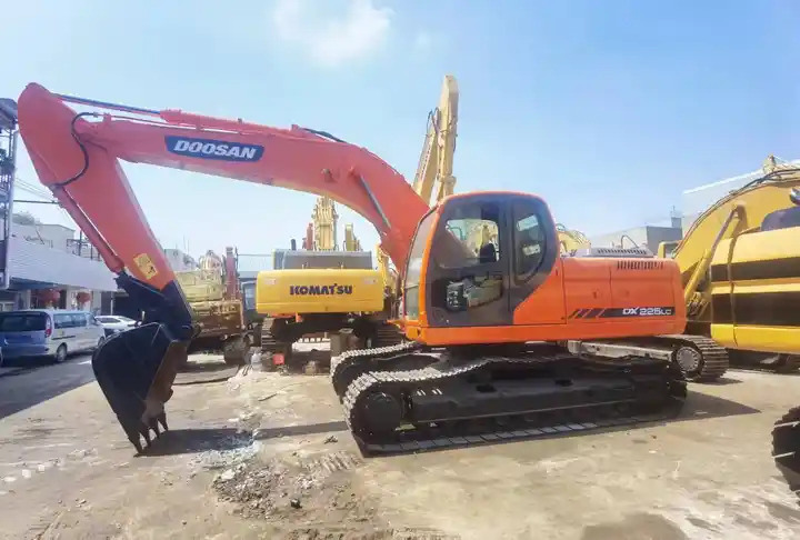 22tons Used Excavator Doosan DX225 In Good Condition Used Original doosan 225 excavator - Bager goseničar: slika 3 22tons Used Excavator Doosan DX225 In Good Condition Used Original doosan 225 excavator - Bager goseničar: slika 3