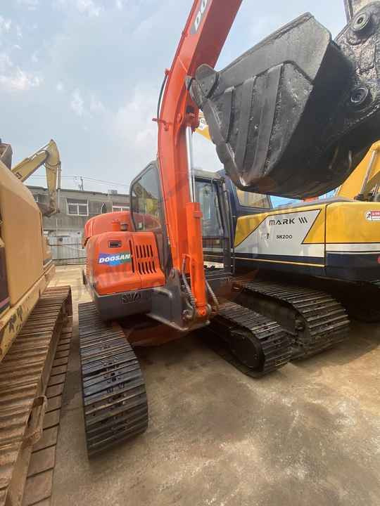 Awesome Performance Korea Imported Small Scale Used Doosan Dx60 dx225 dh55 dh60 Excavator in Shanghai good price - Bager goseničar: slika 3 Awesome Performance Korea Imported Small Scale Used Doosan Dx60 dx225 dh55 dh60 Excavator in Shanghai good price - Bager goseničar: slika 3