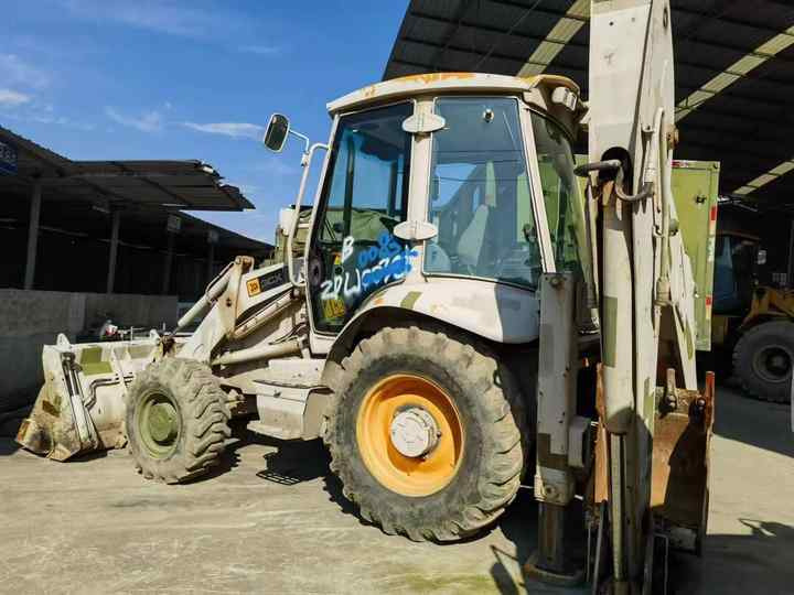 Backhoe loader JCB 3CX 4*4 tlb loader UKmade, used cheap JCB 3CX retro loader and digger - Bager nakladalec: slika 4 Backhoe loader JCB 3CX 4*4 tlb loader UKmade, used cheap JCB 3CX retro loader and digger - Bager nakladalec: slika 4
