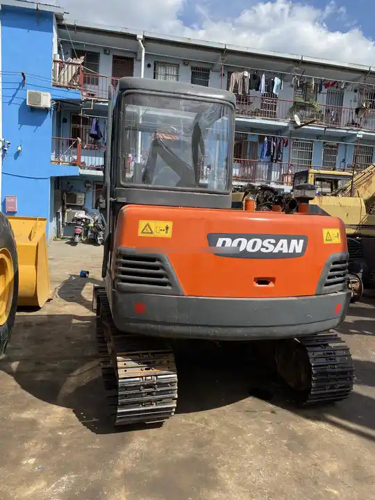Doosan DH55-V Used Excavator Crawler Excavator Second Hand Japan Engine DH55-V Doosan Excavator in stock for sale - Mini bager: slika 3 Doosan DH55-V Used Excavator Crawler Excavator Second Hand Japan Engine DH55-V Doosan Excavator in stock for sale - Mini bager: slika 3
