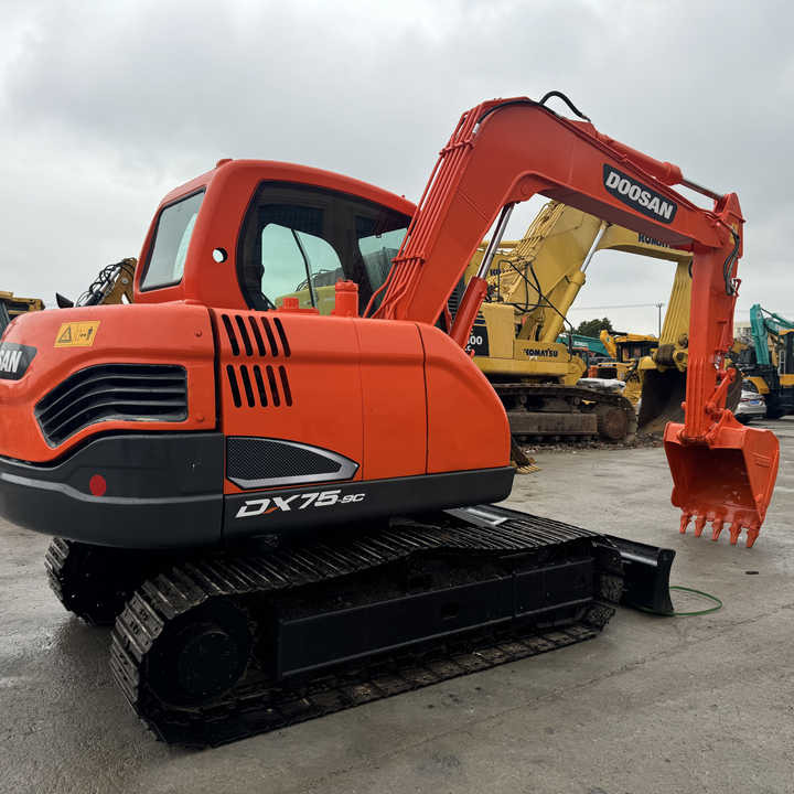 Doosan DX75-9C Used Excavator Crawler Second Hand Korean Engine DX75-9C Small Digger for Home or Farm - Bager goseničar: slika 1 Doosan DX75-9C Used Excavator Crawler Second Hand Korean Engine DX75-9C Small Digger for Home or Farm - Bager goseničar: slika 1