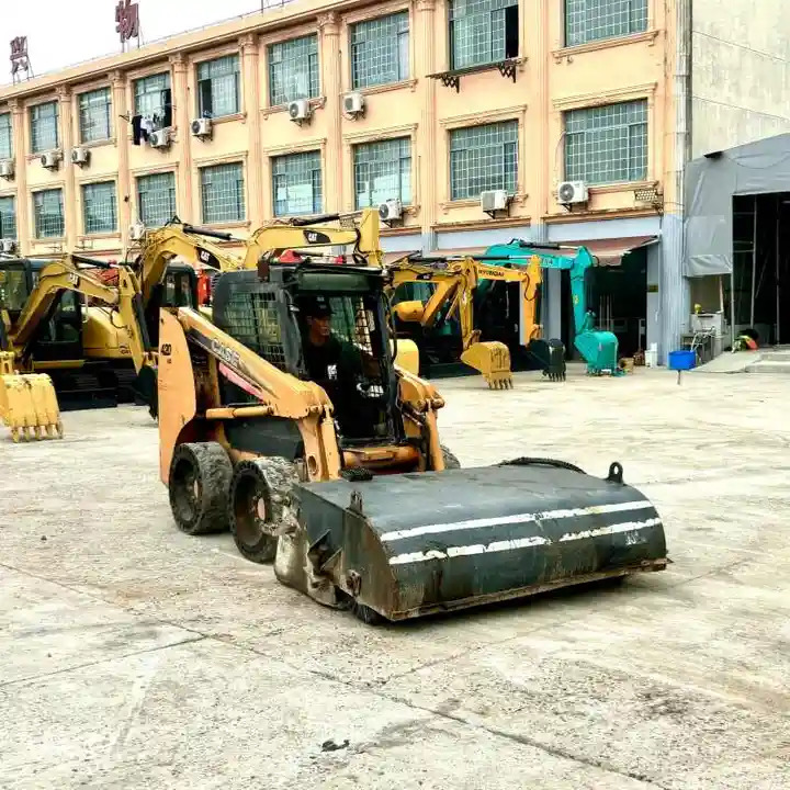 Factory Price case 420 Mini Skid Steer Loader Free After Sale 420 430 440 Mini Skid Steer Loader with Brand Engine - Mini nakladalec: slika 4 Factory Price case 420 Mini Skid Steer Loader Free After Sale 420 430 440 Mini Skid Steer Loader with Brand Engine - Mini nakladalec: slika 4