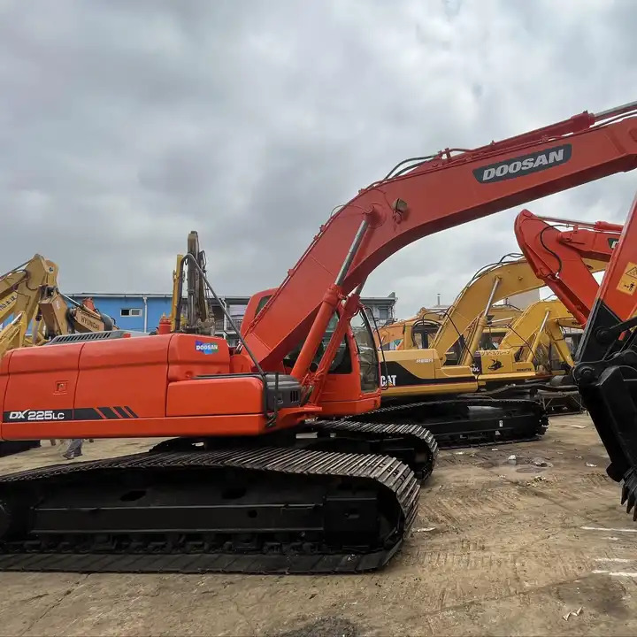 Good Price Tracked Excavator Doosan Dx225 Dx150 Korea Construction Machinery In Shanghai - Bager goseničar: slika 2 Good Price Tracked Excavator Doosan Dx225 Dx150 Korea Construction Machinery In Shanghai - Bager goseničar: slika 2