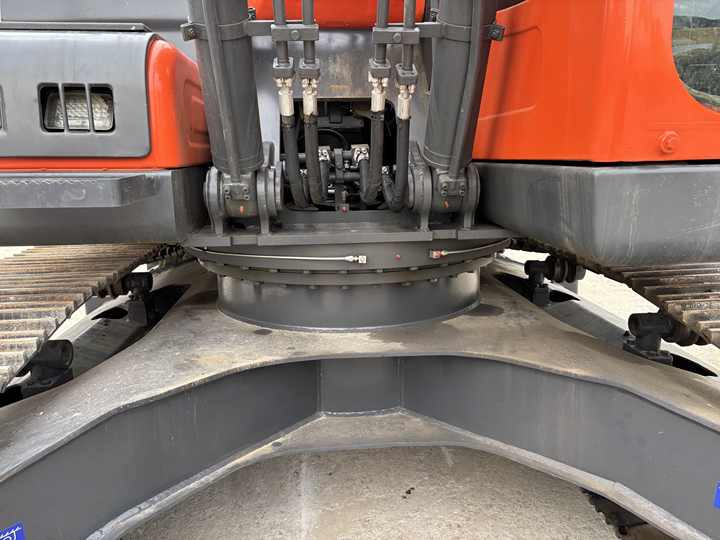 Good Quality Original 23ton Doosan DX225LCA Used Large Excavators for Sale at Low Price Secondhand Doosan225LCA Heavy Digger - Bager goseničar: slika 2 Good Quality Original 23ton Doosan DX225LCA Used Large Excavators for Sale at Low Price Secondhand Doosan225LCA Heavy Digger - Bager goseničar: slika 2