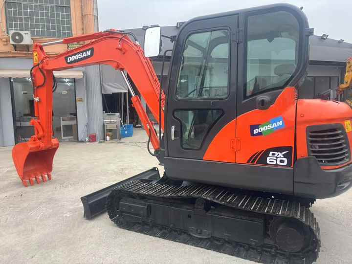 High Quality Hot Selling 6ton Second Hand Excavator Machine Mini Small Excavator DX60-9C Used Doosan Excavator for Sale DX60 - Bager: slika 3 High Quality Hot Selling 6ton Second Hand Excavator Machine Mini Small Excavator DX60-9C Used Doosan Excavator for Sale DX60 - Bager: slika 3