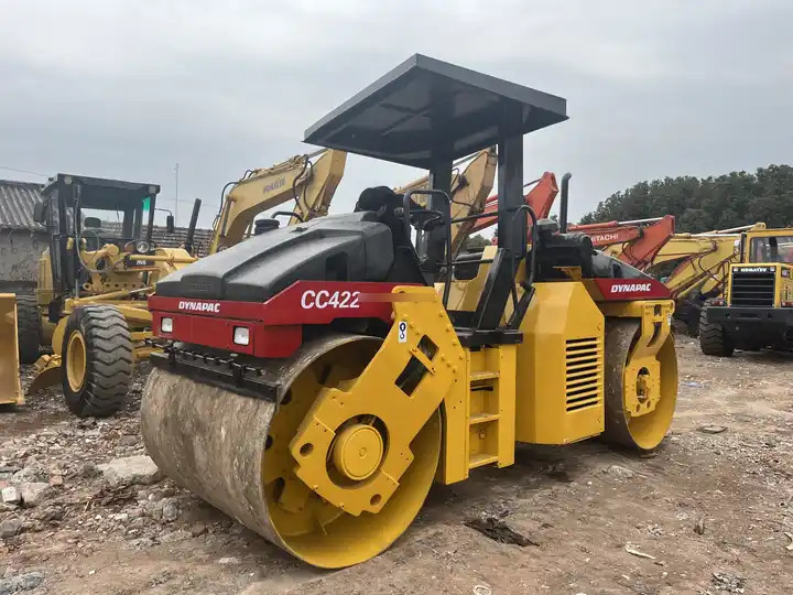 High Quality Used Industrial Compactor Machine Dynapac Cc 422 Hydraulic Vibrating Road Roller For Sale With High Quality - Cestni valjar: slika 4 High Quality Used Industrial Compactor Machine Dynapac Cc 422 Hydraulic Vibrating Road Roller For Sale With High Quality - Cestni valjar: slika 4