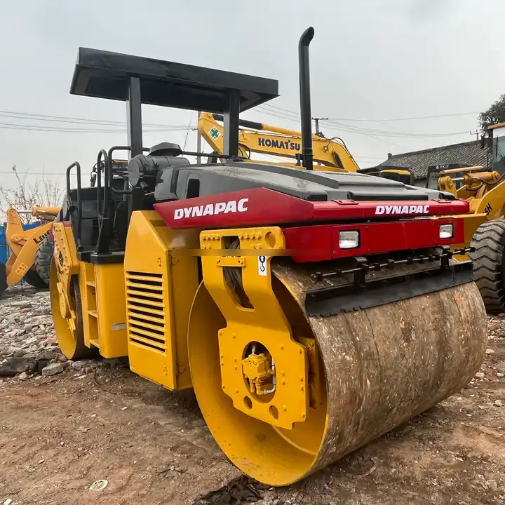 High Quality Used Industrial Compactor Machine Dynapac Cc 422 Hydraulic Vibrating Road Roller For Sale With High Quality - Cestni valjar: slika 1 High Quality Used Industrial Compactor Machine Dynapac Cc 422 Hydraulic Vibrating Road Roller For Sale With High Quality - Cestni valjar: slika 1