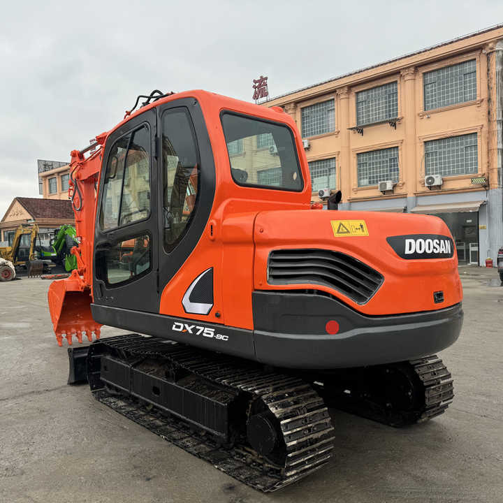 Hot Sale Used Doosan DX75-9C Excavator Doosan 7.5 Ton Crawler Digger Original Equipment - Bager goseničar: slika 1 Hot Sale Used Doosan DX75-9C Excavator Doosan 7.5 Ton Crawler Digger Original Equipment - Bager goseničar: slika 1