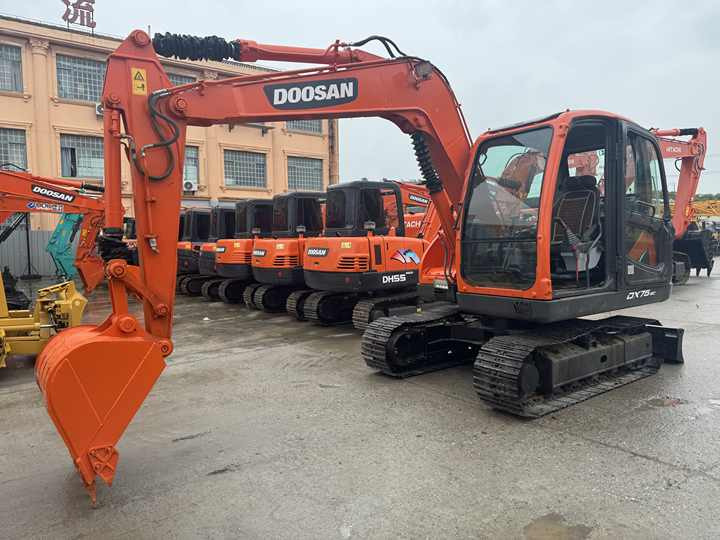 Hot Sale Used Doosan DX75-9C Excavator Doosan 7.5 Ton Crawler Digger Original Equipment - Bager goseničar: slika 2 Hot Sale Used Doosan DX75-9C Excavator Doosan 7.5 Ton Crawler Digger Original Equipment - Bager goseničar: slika 2