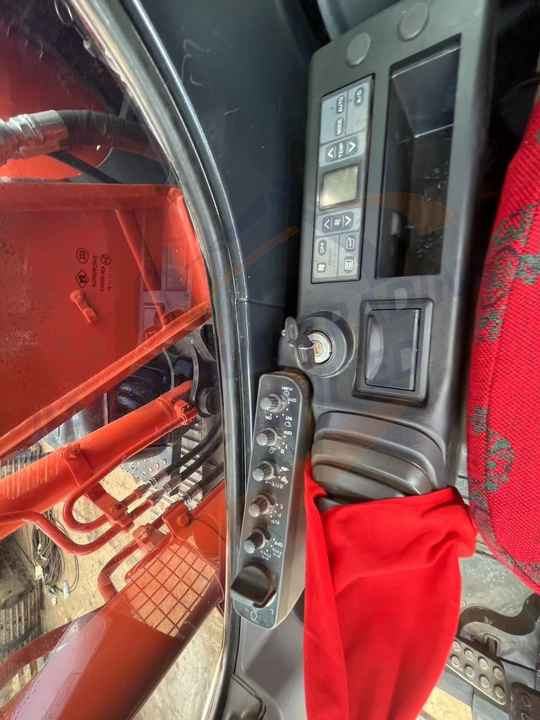 Hot sale Used Hitachi ZX120 digger medium size Excavator second hand excavator - Bager goseničar: slika 5 Hot sale Used Hitachi ZX120 digger medium size Excavator second hand excavator - Bager goseničar: slika 5