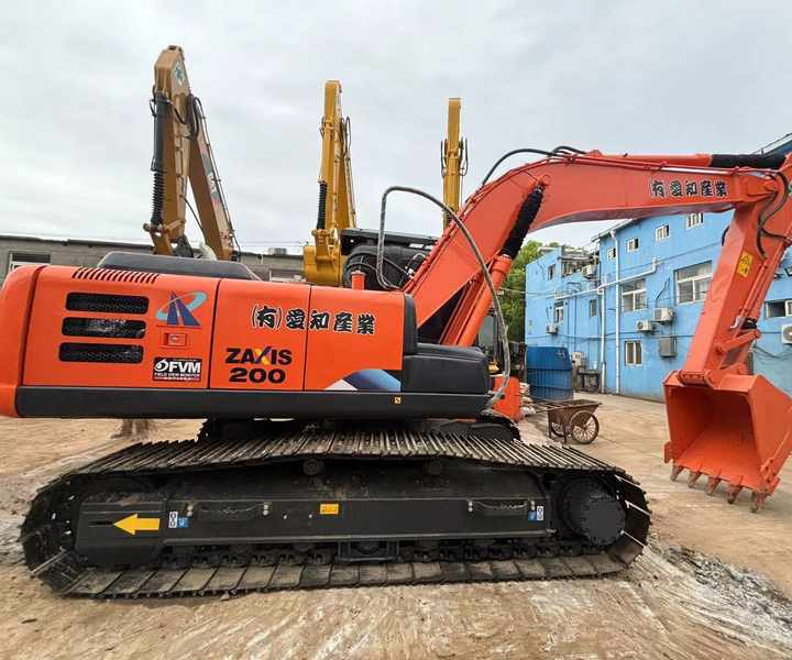 Hot sale Used Hitachi ZX200-3 digger 20ton Excavator second hand excavator - Bager goseničar: slika 1 Hot sale Used Hitachi ZX200-3 digger 20ton Excavator second hand excavator - Bager goseničar: slika 1