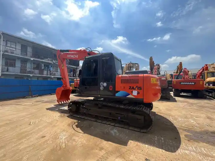 Hot sale Used excavator hitachi zx 120 Japan brand hitachi zaxis 120 excavator 12Ton excavator machine digger - Bager goseničar: slika 3 Hot sale Used excavator hitachi zx 120 Japan brand hitachi zaxis 120 excavator 12Ton excavator machine digger - Bager goseničar: slika 3