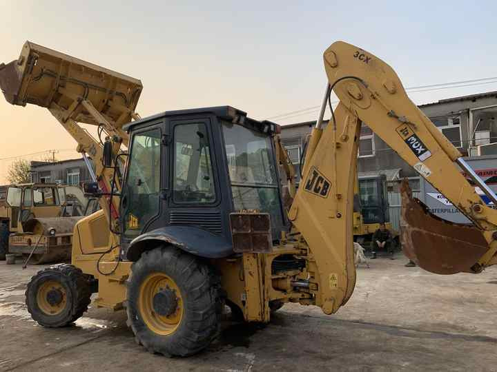 JCB 3cX backhoe loader manufactured in 2022 with telescopic boom JCB3CX JCB4CX JCB 3DX - Bager nakladalec: slika 5 JCB 3cX backhoe loader manufactured in 2022 with telescopic boom JCB3CX JCB4CX JCB 3DX - Bager nakladalec: slika 5