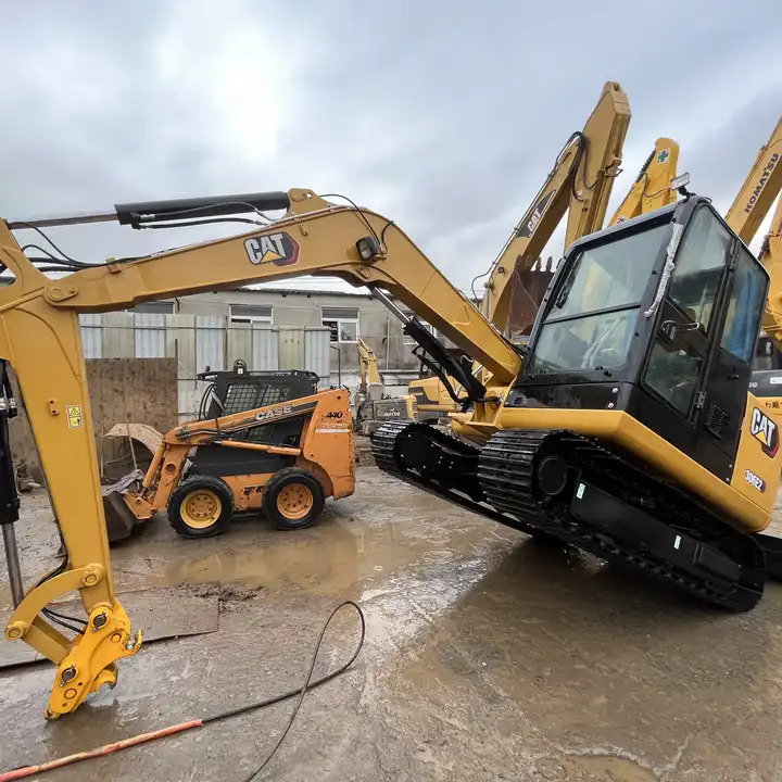 Japan CAT 306E 306E2 306D 305.5 307 308 excavator 95% new retro CAT 305.5 5.5tons with mini excavator bucket - Bager goseničar: slika 1 Japan CAT 306E 306E2 306D 305.5 307 308 excavator 95% new retro CAT 305.5 5.5tons with mini excavator bucket - Bager goseničar: slika 1