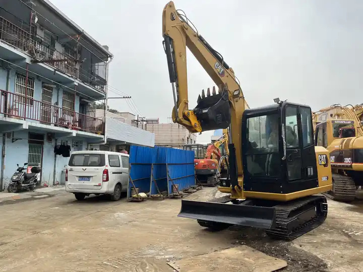 Japan CAT 306E 306E2 306D 305.5 307 308 excavator 95% new retro CAT 305.5 5.5tons with mini excavator bucket - Bager goseničar: slika 3 Japan CAT 306E 306E2 306D 305.5 307 308 excavator 95% new retro CAT 305.5 5.5tons with mini excavator bucket - Bager goseničar: slika 3