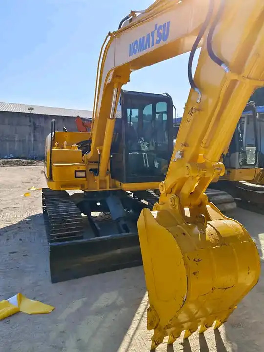 Japan Second Hand Used Hydraulic Crawler Excavator PC55 PC60 PC35 PC120 Digger Komatsu PC60-7 Excavator - Bager: slika 4 Japan Second Hand Used Hydraulic Crawler Excavator PC55 PC60 PC35 PC120 Digger Komatsu PC60-7 Excavator - Bager: slika 4