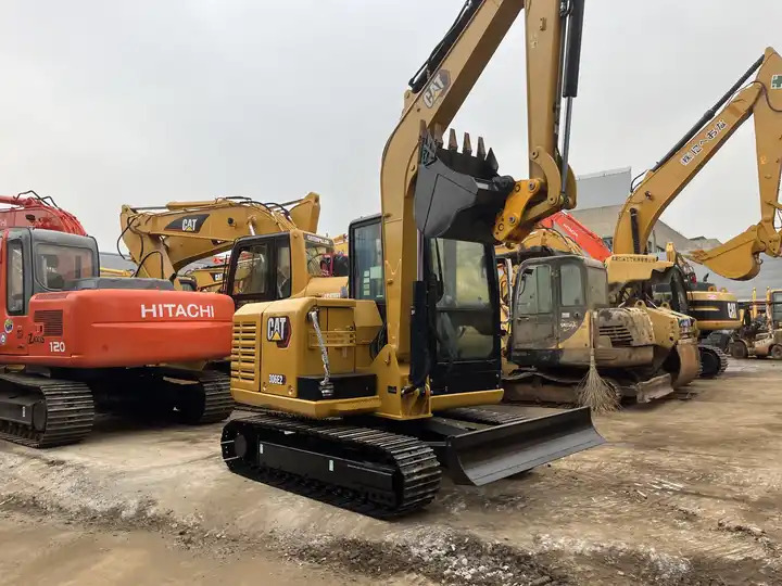 Japan excavator 6ton CAT 306E 306E2 306D 305.5 307 308 excavator 95% new retro CAT 305.5 5.5tons with mini excavator bucket - Bager goseničar: slika 3 Japan excavator 6ton CAT 306E 306E2 306D 305.5 307 308 excavator 95% new retro CAT 305.5 5.5tons with mini excavator bucket - Bager goseničar: slika 3