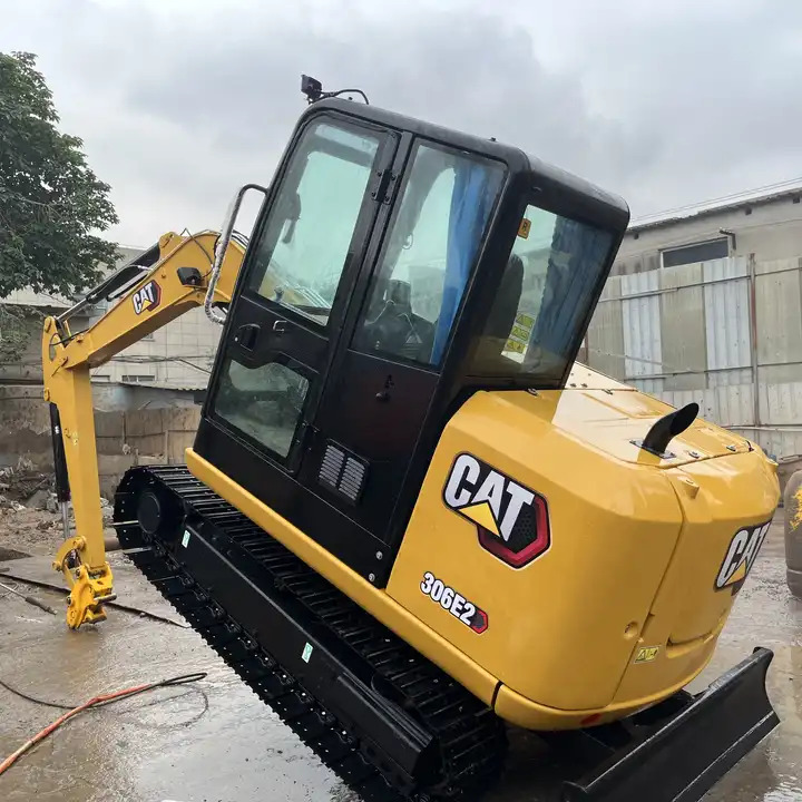 Japan excavator 6ton CAT 306E 306E2 306D 305.5 307 308 excavator 95% new retro CAT 305.5 5.5tons with mini excavator bucket - Bager goseničar: slika 2 Japan excavator 6ton CAT 306E 306E2 306D 305.5 307 308 excavator 95% new retro CAT 305.5 5.5tons with mini excavator bucket - Bager goseničar: slika 2