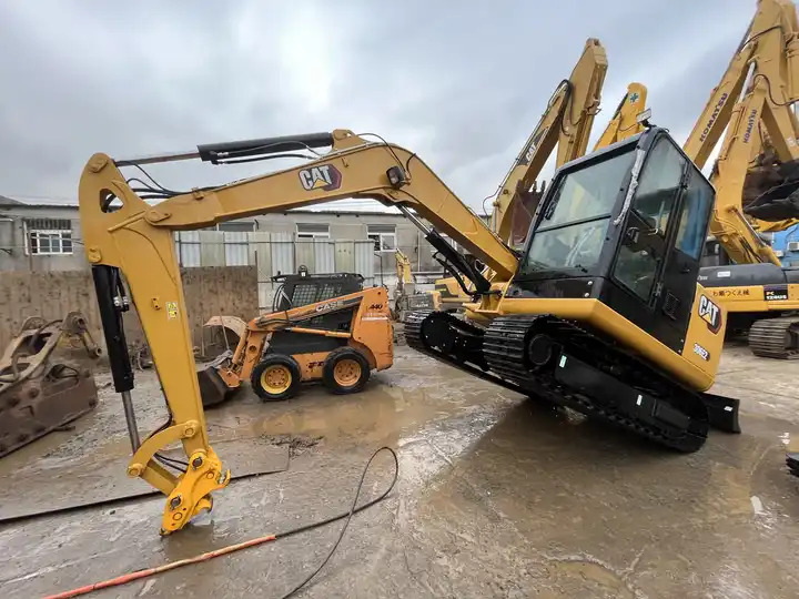 Japan excavator 6ton CAT 306E 306E2 306D 305.5 307 308 excavator 95% new retro CAT 305.5 5.5tons with mini excavator bucket - Bager goseničar: slika 5 Japan excavator 6ton CAT 306E 306E2 306D 305.5 307 308 excavator 95% new retro CAT 305.5 5.5tons with mini excavator bucket - Bager goseničar: slika 5