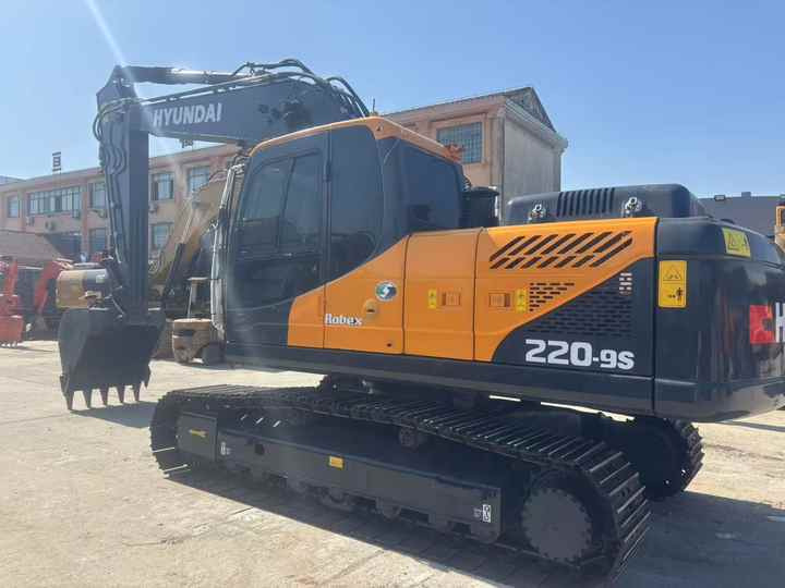 Korea 22 Ton Hyundai 220 Excavator R220LC-9s Used Hyundai Excavator 220 Used Hyundai 220-9 225LC Machine for Construction - Bager: slika 2 Korea 22 Ton Hyundai 220 Excavator R220LC-9s Used Hyundai Excavator 220 Used Hyundai 220-9 225LC Machine for Construction - Bager: slika 2