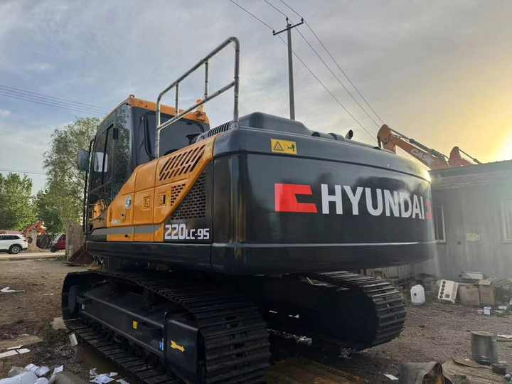 Korea Original Used Hyundai 220LC-9S Excavator Used Robex Hyundai 220 Excavator 220LC-9S Used Excavators for Sale - Bager: slika 3 Korea Original Used Hyundai 220LC-9S Excavator Used Robex Hyundai 220 Excavator 220LC-9S Used Excavators for Sale - Bager: slika 3