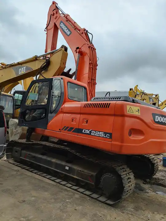 Korea Used Excavator 20ton Doosan Dx225 Dx220 Dx200 Hydraulic Crawler Second Hand Doosan 20ton 22ton Excavator - Bager: slika 3 Korea Used Excavator 20ton Doosan Dx225 Dx220 Dx200 Hydraulic Crawler Second Hand Doosan 20ton 22ton Excavator - Bager: slika 3