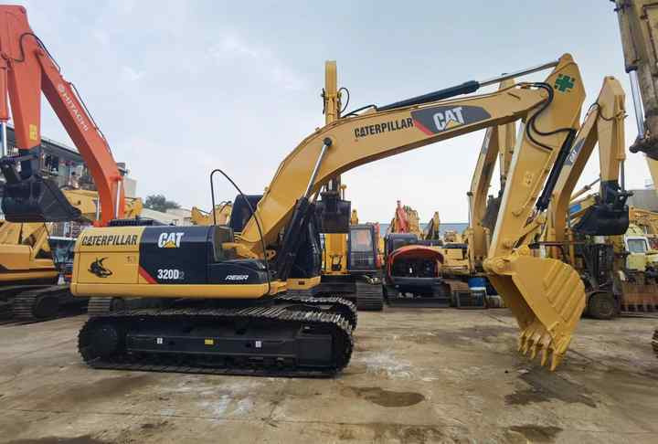 Original Caterpillar Excavator Parts,Low Working Hours Of Used Excavator Cat320,320b,320c,320d,320dl,320d2 For Sale In Shanghai - Bager goseničar: slika 2 Original Caterpillar Excavator Parts,Low Working Hours Of Used Excavator Cat320,320b,320c,320d,320dl,320d2 For Sale In Shanghai - Bager goseničar: slika 2