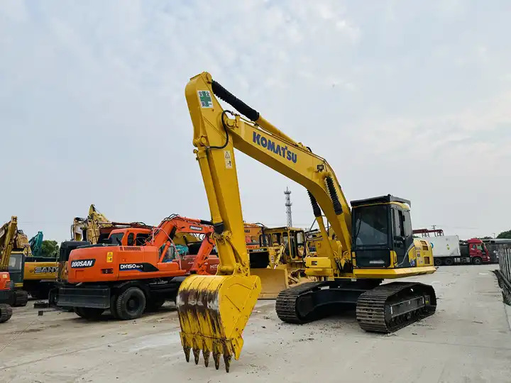 Original Japan Used Crawler Excavator Komatsu Pc200lc-7 Pc220lc-7 A/c Cabin In Shanghai - Bager goseničar: slika 4 Original Japan Used Crawler Excavator Komatsu Pc200lc-7 Pc220lc-7 A/c Cabin In Shanghai - Bager goseničar: slika 4