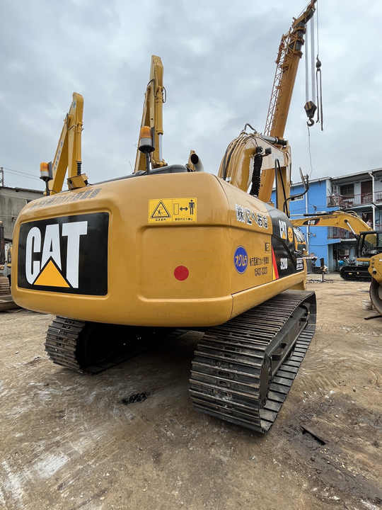 Original japan Used CAT 320D 320D2 crawler excavator CAT 320 used excavators 20 tons excavator for sale - Bager goseničar: slika 3 Original japan Used CAT 320D 320D2 crawler excavator CAT 320 used excavators 20 tons excavator for sale - Bager goseničar: slika 3