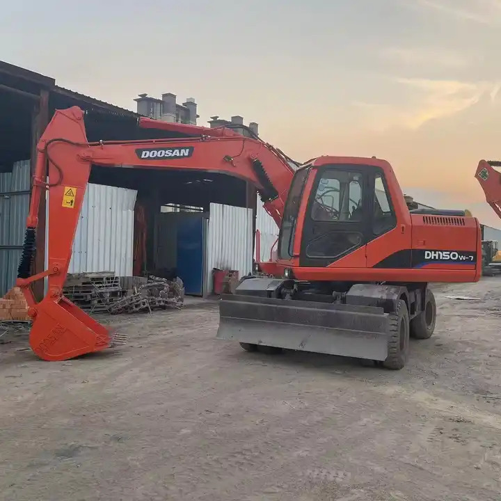 Second Hand Wheel Excavator Doosan 150W 15ton Industrial Machinery with EPA Factory Price for Sale - Bager: slika 1 Second Hand Wheel Excavator Doosan 150W 15ton Industrial Machinery with EPA Factory Price for Sale - Bager: slika 1