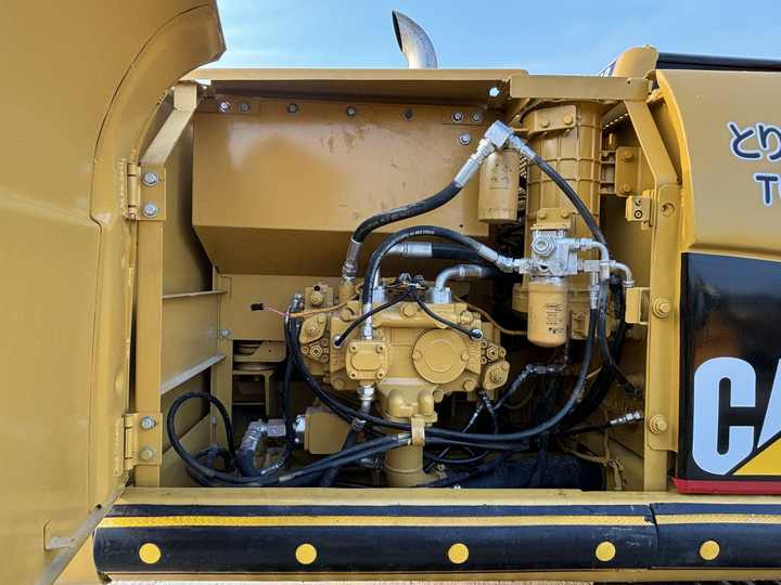 Selling Original Japanese Second-hand Cat 320C Excavator 20 Tons Caterpillar 320CL Excavator at Low Price - Bager goseničar: slika 3 Selling Original Japanese Second-hand Cat 320C Excavator 20 Tons Caterpillar 320CL Excavator at Low Price - Bager goseničar: slika 3