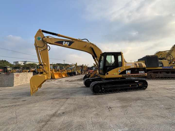 Selling Original Japanese Second-hand Cat 320C Excavator 20 Tons Caterpillar 320CL Excavator at Low Price - Bager goseničar: slika 2 Selling Original Japanese Second-hand Cat 320C Excavator 20 Tons Caterpillar 320CL Excavator at Low Price - Bager goseničar: slika 2