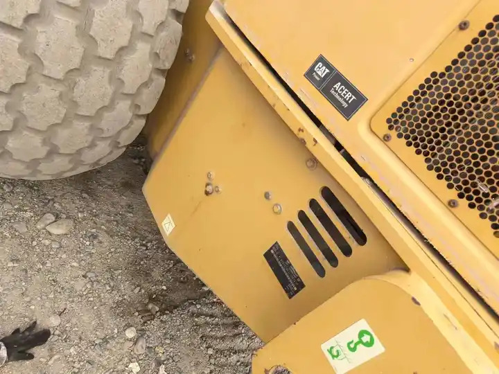Used 18 ton Caterpillar Road Roller CAT CS76T Road Paving Machinery Soil Compactor made in USA - Cestni valjar: slika 3 Used 18 ton Caterpillar Road Roller CAT CS76T Road Paving Machinery Soil Compactor made in USA - Cestni valjar: slika 3