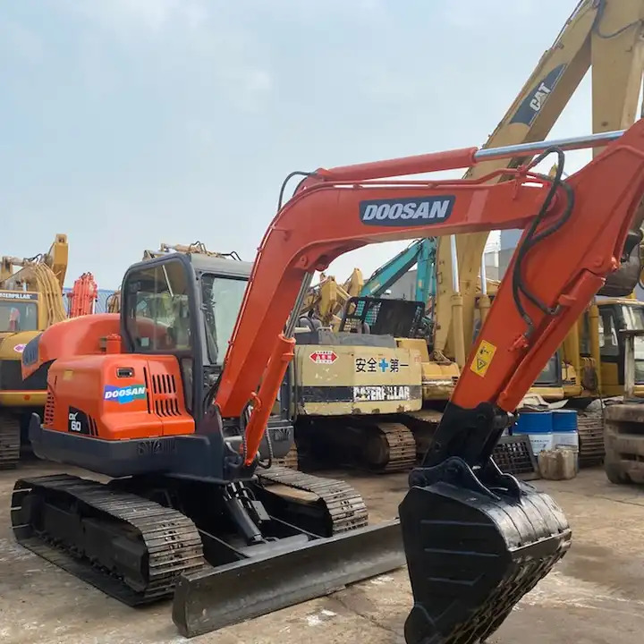 Used Doosan 6ton dx60 dx55 dx75 excavator made in Korea - Bager goseničar: slika 1 Used Doosan 6ton dx60 dx55 dx75 excavator made in Korea - Bager goseničar: slika 1