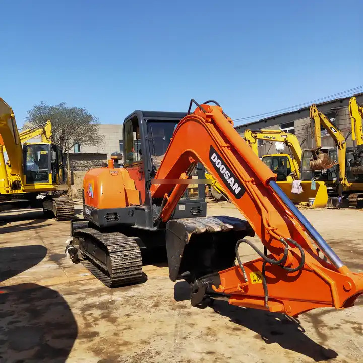 Used Doosan Machinery for Sale Mini excavator DH55-V DH60-7 for sale Fast Delivery Competitive Price Digger Hydraulic Excavator - Bager goseničar: slika 3 Used Doosan Machinery for Sale Mini excavator DH55-V DH60-7 for sale Fast Delivery Competitive Price Digger Hydraulic Excavator - Bager goseničar: slika 3