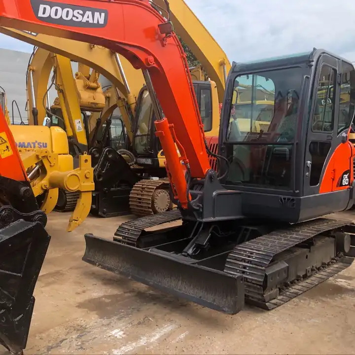 Used Doosan dx60 dh60 dx55 dh55 mini excavator 6 ton - Bager goseničar: slika 2 Used Doosan dx60 dh60 dx55 dh55 mini excavator 6 ton - Bager goseničar: slika 2
