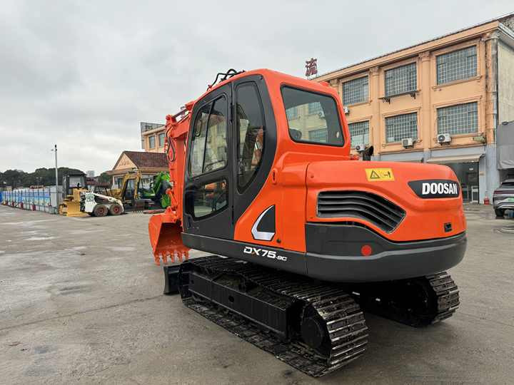 Used Excavator Doosan DX75-9C Second-hand Excavator Digger DX75-9C Compact Shovel Crawler Doosan 75 Excavator Doosan Dx75-9C - Bager goseničar: slika 4 Used Excavator Doosan DX75-9C Second-hand Excavator Digger DX75-9C Compact Shovel Crawler Doosan 75 Excavator Doosan Dx75-9C - Bager goseničar: slika 4