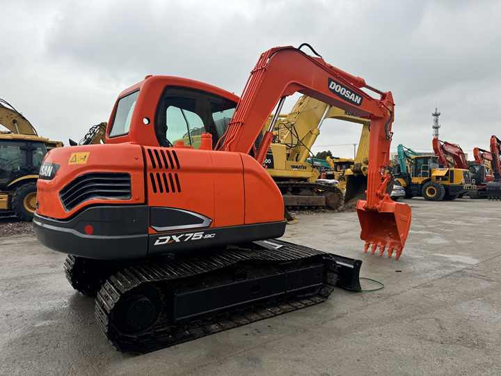 Used Excavator Doosan DX75-9C Second-hand Excavator Digger DX75-9C Compact Shovel Crawler Doosan 75 Excavator Doosan Dx75-9C - Bager goseničar: slika 4 Used Excavator Doosan DX75-9C Second-hand Excavator Digger DX75-9C Compact Shovel Crawler Doosan 75 Excavator Doosan Dx75-9C - Bager goseničar: slika 4