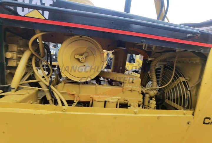 Used Good Condition dozer cat d7g bulldozer Well Maintanced Second hand Caterpillar D7G Crawler Bulldozers D7G D7H D7R - Buldožer: slika 4 Used Good Condition dozer cat d7g bulldozer Well Maintanced Second hand Caterpillar D7G Crawler Bulldozers D7G D7H D7R - Buldožer: slika 4