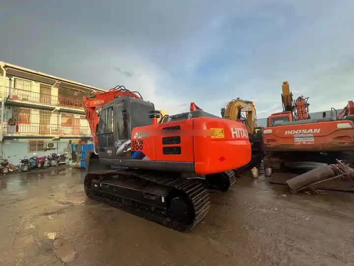 Used Japan Original Hitachi Excavator ZX200 ZX200-3G/ Second Hand 20 ton Excavator in stock for sale - Bager goseničar: slika 4 Used Japan Original Hitachi Excavator ZX200 ZX200-3G/ Second Hand 20 ton Excavator in stock for sale - Bager goseničar: slika 4