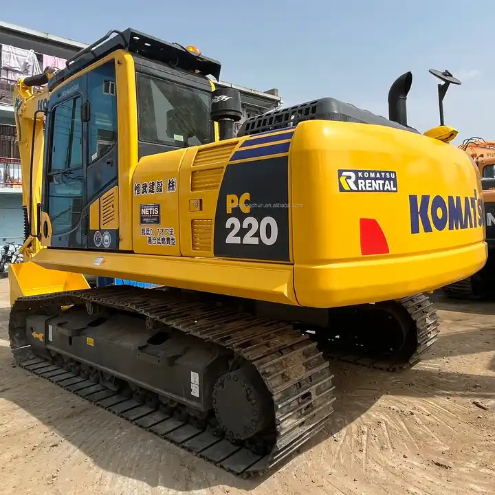 Used KOMATSU PC200-8 digger ,20ton komatsu pc200-8 excavator,komatsu pc200 original japan surplus in good condition - Bager goseničar: slika 2 Used KOMATSU PC200-8 digger ,20ton komatsu pc200-8 excavator,komatsu pc200 original japan surplus in good condition - Bager goseničar: slika 2