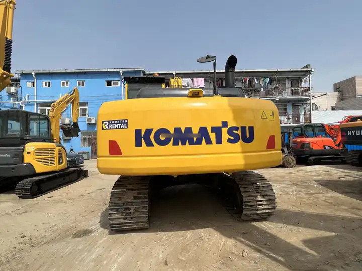 Used KOMATSU PC200-8 digger ,20ton komatsu pc200-8 excavator,komatsu pc200 original japan surplus in good condition - Bager goseničar: slika 4 Used KOMATSU PC200-8 digger ,20ton komatsu pc200-8 excavator,komatsu pc200 original japan surplus in good condition - Bager goseničar: slika 4