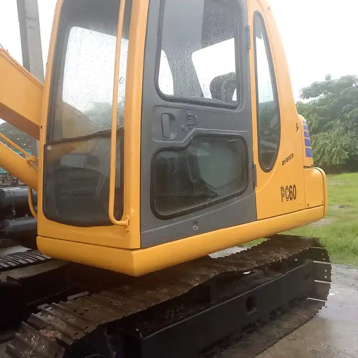 Used Komatsu PC56 PC60 PC70 PC120-6 PC130-7 PC200 PC220 Crawler Excavator - Bager: slika 1 Used Komatsu PC56 PC60 PC70 PC120-6 PC130-7 PC200 PC220 Crawler Excavator - Bager: slika 1