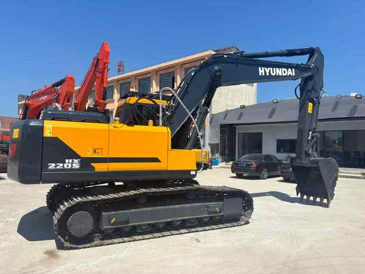 Used Korea Hyundai 220LC-9 22TON of Excavators in Good Condition Low Price Second-hand - Bager: slika 5 Used Korea Hyundai 220LC-9 22TON of Excavators in Good Condition Low Price Second-hand - Bager: slika 5