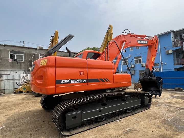 Used excavator doosan dx60 excavators earth-moving machinery doosan dx60 dx80 dx75 dx225 for sale - Bager goseničar: slika 3 Used excavator doosan dx60 excavators earth-moving machinery doosan dx60 dx80 dx75 dx225 for sale - Bager goseničar: slika 3