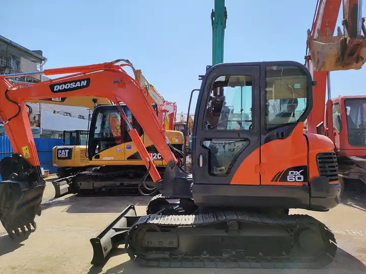 Used excavator doosan dx60 excavators earth-moving machinery doosan dx60 dx80 dx75 dx225 for sale - Bager goseničar: slika 3 Used excavator doosan dx60 excavators earth-moving machinery doosan dx60 dx80 dx75 dx225 for sale - Bager goseničar: slika 3