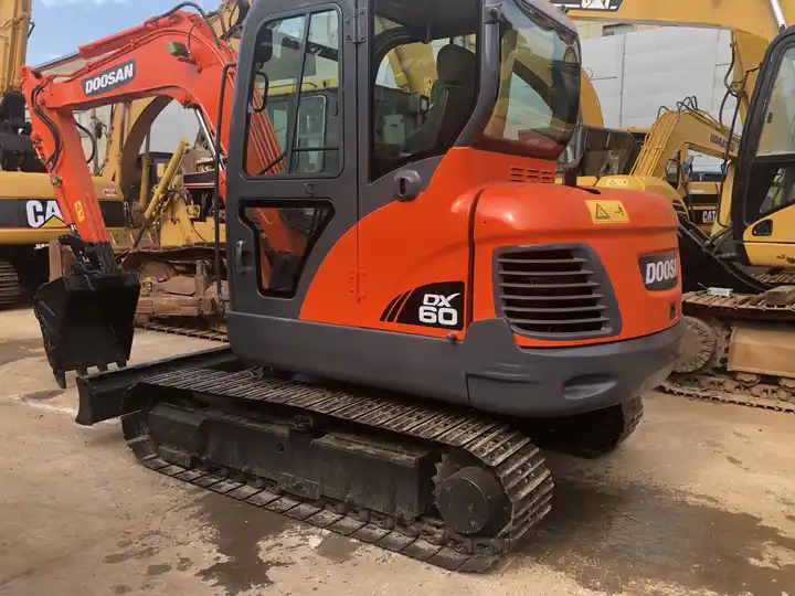 Doosan excavator used dx60 dh60 dx55 dh55 mini excavator 6 ton  mini excavator free shipping - Bager goseničar: slika 2 Doosan excavator used dx60 dh60 dx55 dh55 mini excavator 6 ton  mini excavator free shipping - Bager goseničar: slika 2