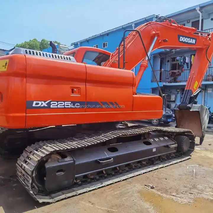 Second hand excavator used machinery equipment Doosan dx225 used excavators in stock for sale - Bager goseničar: slika 1 Second hand excavator used machinery equipment Doosan dx225 used excavators in stock for sale - Bager goseničar: slika 1