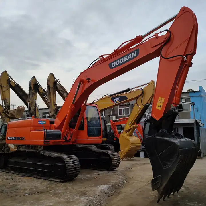 Used excavators in stock for sale second hand excavator used machinery equipment Doosan dx225 - Bager goseničar: slika 1 Used excavators in stock for sale second hand excavator used machinery equipment Doosan dx225 - Bager goseničar: slika 1