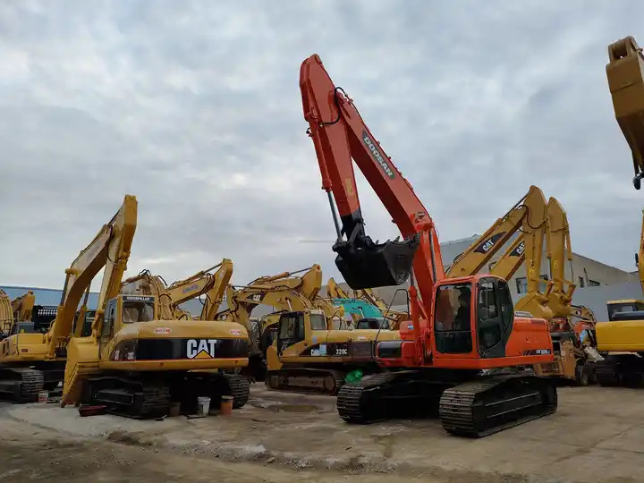 Used excavators in stock for sale second hand excavator used machinery equipment Doosan dx225 - Bager goseničar: slika 4 Used excavators in stock for sale second hand excavator used machinery equipment Doosan dx225 - Bager goseničar: slika 4